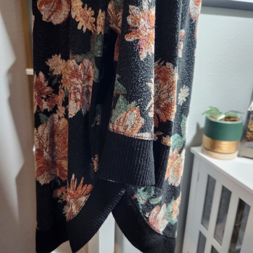 Maurices Floral Top - Picture 4 of 8